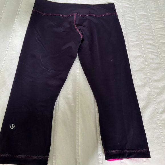 EUC Lululemon Cropped Reversible Leggings - Picture 1 of 4